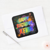 Voornaam "KEVIN", geun "HAPPY BIRTHDAY" Vierkante Sticker (Envelop)