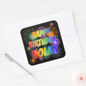 Voornaam "NOLAN", lettertype "HAPPY BIRTHDAY" Vierkante Sticker (Envelop)
