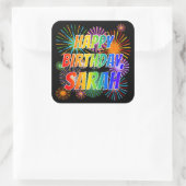 Voornaam "SARAH", geun "HAPPY BIRTHDAY" Vierkante Sticker (Tas)