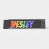 Voornaam "WESLEY": Leuke regenboogkleurstof Bureau Naambordje (Voorkant)