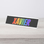 Voornaam "XAVIER": vun regenboogkleuren Bureau Naambordje (Voorkant)
