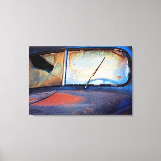 Voorruit van een oude roestige vrachtwagen canvas afdruk (Voorkant)