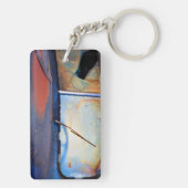 Voorschild van een oude roestvrijwagen sleutelhanger (achterkant)