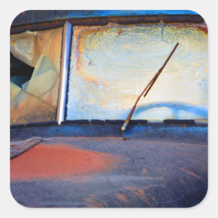 Voorschild van een oude roestvrijwagen vierkante sticker