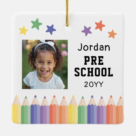 Voorschoolse kleurrijke foto Kinder Keepsake Keramisch Ornament (Achterkant)
