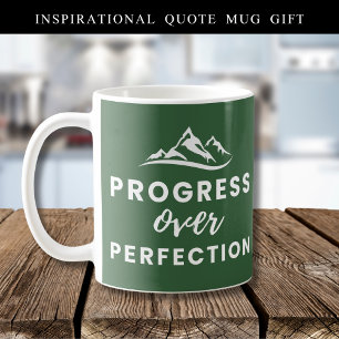 Vooruitgang over Perfection Mountain Quote Green Koffiemok