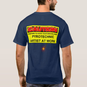 VOORZICHTIGE PYROTECHNISCHE KUNST OP HET WERK T-SHIRT