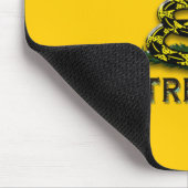 VOORZICHTIGE VLAG: "Niet op mij tikken" Muismat (Hoek)