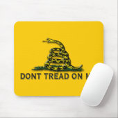 VOORZICHTIGE VLAG: "Niet op mij tikken" Muismat (Met muis)