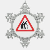VOORZICHTIGHEID Ouderen - verkeersborden in het Ve Tin Sneeuwvlok Ornament (Voorkant)