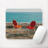 Voorzitters aan de kust van de oceaan onder de hem muismat (Met muis)
