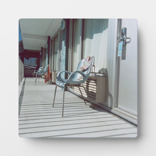 Voorzitters buiten het Beach Hotel Rooms Fotoplaat (Voorkant)