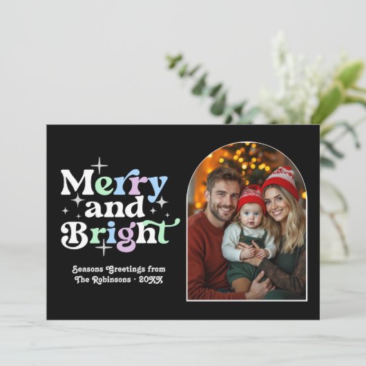 Vorstige Winter Moderne Retro Kerstmis Familie Fot Feestdagenkaart (Staand voorkant)