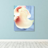 Vortex White Calla Lily Floral Canvas Art Print (Insitu (Houten vloer))