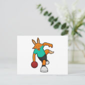 Vos bij bowlen met bowlingbal briefkaart (Staand voorkant)