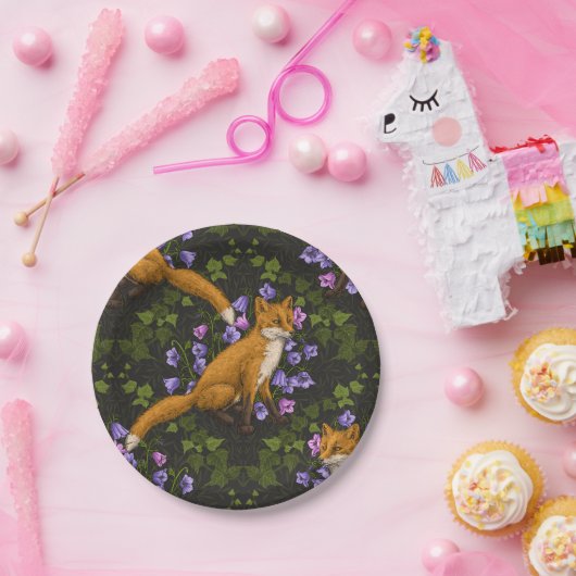 Vos, klokbloemen en klimop, groen, sinaasappel en papieren bordje (Feest)