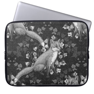 Vos, klokbloemen en klimop, monochroom, zilveren m laptop sleeve