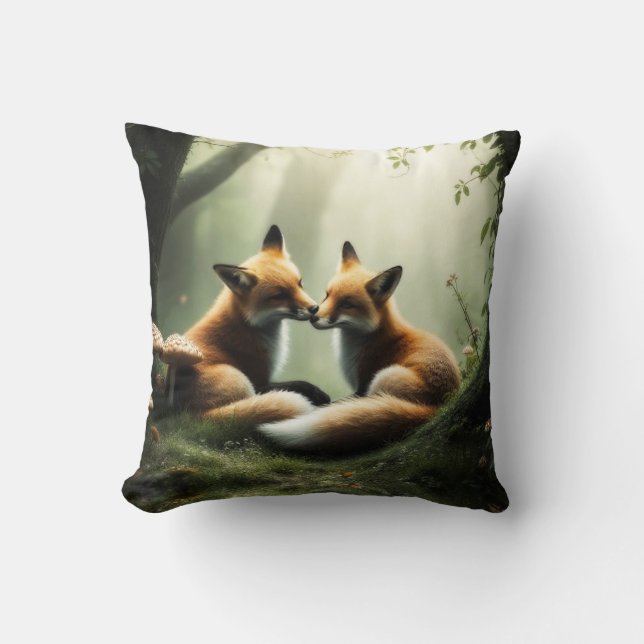Vos knuffelen in Misty Forest Kussen (Voorkant)