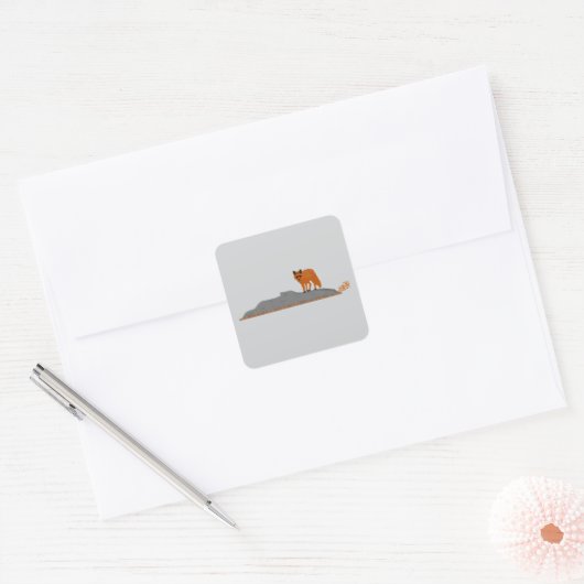 🦊 Vos op een rots Vierkante Sticker (Envelop)