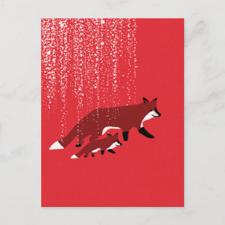Vosmoeder en baby lopen onder de sneeuw briefkaart