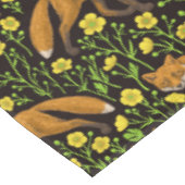 Vossen en boterbloemen op zwart tafelkleed (Gekanteld)