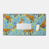Vossen en boterbloemen op zwembad blauw bureaumat (Keyboard & Muis)