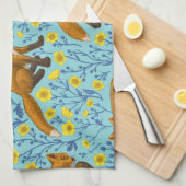 Vossen en boterbloemen op zwembad blauw theedoek (Quarter Fold)