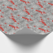 Vossen in het winterbos Scandinavische Kerstmis Cadeaupapier (Hoek)