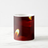 Votiefkaarsen branden in wake koffiemok (Center)