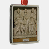 Votieve sculptuur van een drievoudige moedergodhei metalen ornament (Rechts)