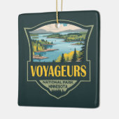 Voyageurs National Park Illustratie Retro Badge Keramisch Ornament (Links)