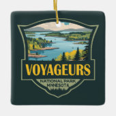 Voyageurs National Park Illustratie Retro Badge Keramisch Ornament (Voorkant)
