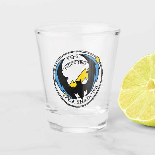 VQ-5 ZEE SHADOWS SHOT GLAS (Voorkant)