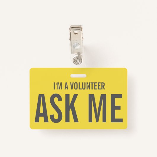 Vraag me Geel Grijs Ik ben een vrijwilliger Badge (Achterkant met clip)