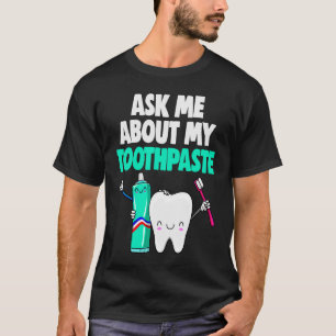 Vraag me naar mijn vrouwelijke tandpasta-cadeautje t-shirt
