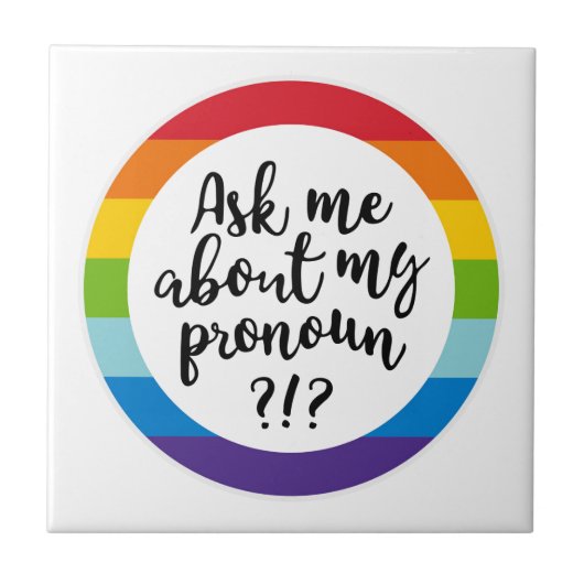 Vraag me naar m'n pronoun? tegeltje (Voorkant)