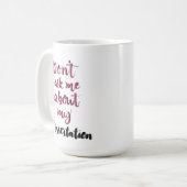 Vraag me niet naar mijn dessertatie koffiemok (Voorkant links)