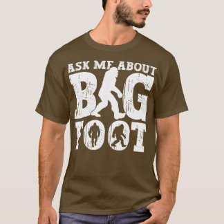 Vraag me over Bigfoot Sasquatch Believer vi T-shirt
