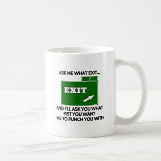 Vraag me wat er gebeurt en vraag je wat de vuist i koffiemok