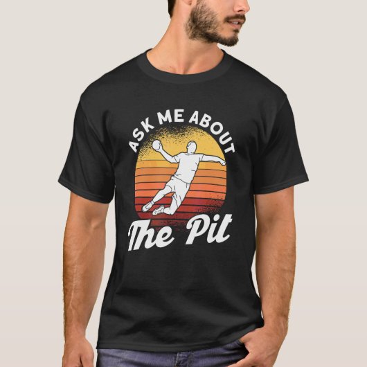 Vraag me wat het 'Pit Gaga Ball Dodgeball Game' is T-shirt (Voorkant)