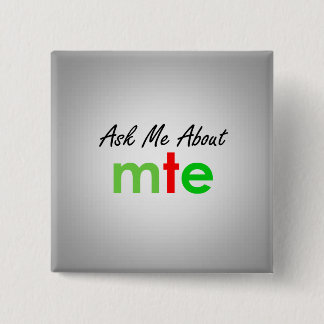 Vraag me wat - Mission Theater Ensemble Vierkante Button 5,1 Cm
