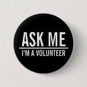 Vraag me | Zwarte-vrijwilligersbadge Ronde Button 5,7 Cm (Voorkant)