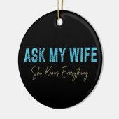 Vraag mijn vrouw dat ze alles weet grappig Gezegde Keramisch Ornament (Links)