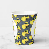 Vrachtdag over vrachtwagenbouw aan voorkant papieren bekers (Links)