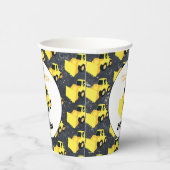 Vrachtdag over vrachtwagenbouw aan voorkant papieren bekers (Rechts)