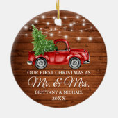 Vrachthout Eerste Kerstmis Mr en Mrs. Keramisch Ornament (Achterkant)