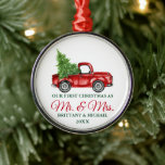 Vrachtwagen Eerste Kerstmis Mr. en Mrs. Metalen Ornament<br><div class="desc">Waterverf  Red Truck met kerstboom. Onze eerste Kerstmis als de heer en mevrouw Ornament. Rood script.</div>