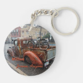  vrachtwagen en fiets in Jerome, Arizona Sleutelhanger (Achterkant)