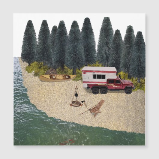 Vrachtwagen met camper in de Forest River Camping (Voorkant)