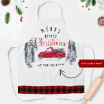 vrachtwagen met kerst met rode buffels schort<br><div class="desc">Prachtige aangepaste vakantiewagen met uw eigen familienaam of boodschap en voortreffelijke handbeschilderde waterverf winterruimte van het bos, oude moderode vrachtwagen met kerstbomen en de zinsnede "Merry little Kerstmis" in rode en zwarte kalligrafie en bloktypografie. Decoratieve grens op de bodem in de stijl van de Vloed van de Buffalo met rood...</div>
